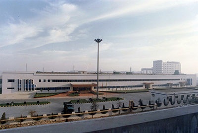 1995年5月30日，PG电子游戏与日本幼松株式会社合伙成立幼松PG电子游戏工程机械有限公司